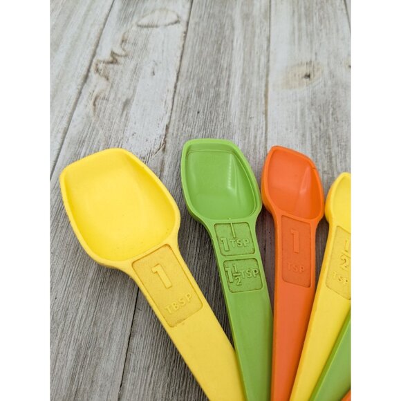 Tupperware Yellow Orange Green 6 Piece Measuring Spoons 1/8 tsp-1 Tbsp - Picture 4 of 6